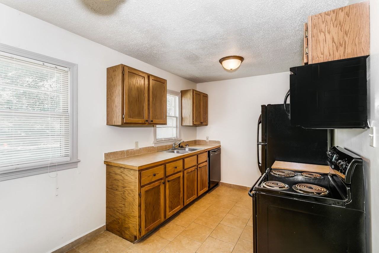 742 S Dellrose Ave - Photo 5 of 13