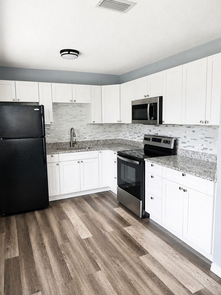517 73rd Ave N - Photo 3 of 11