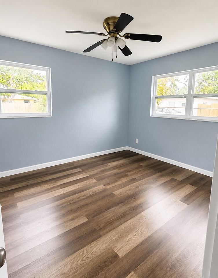 517 73rd Ave N - Photo 5 of 11