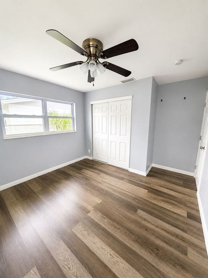 517 73rd Ave N - Photo 6 of 11