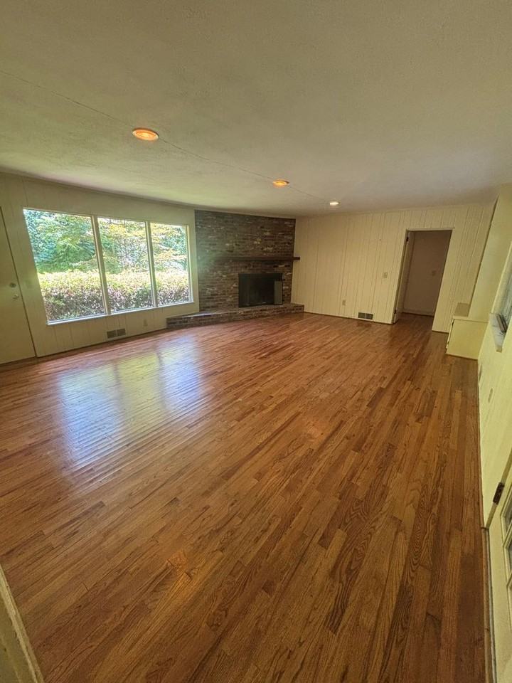 21 Red Bird Rd - Photo 3 of 10