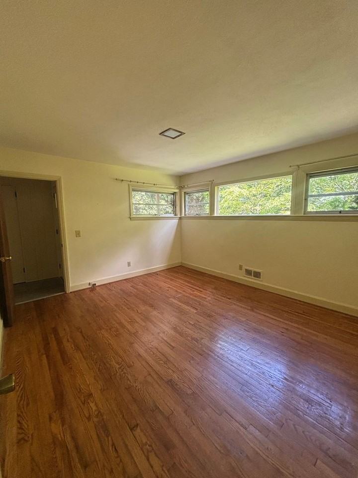 21 Red Bird Rd - Photo 6 of 10