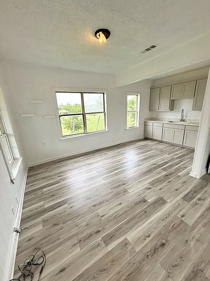 108 W Walnut St - Photo 3 of 16