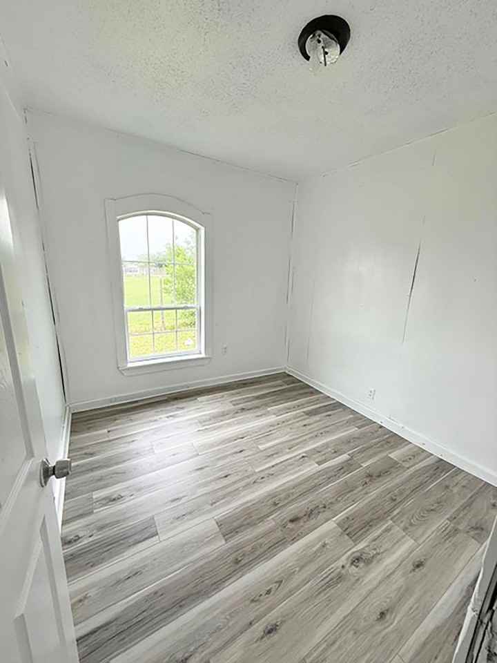 108 W Walnut St - Photo 6 of 16