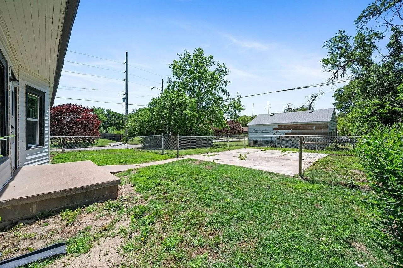 2908 W 9th St N - Photo 2 of 29