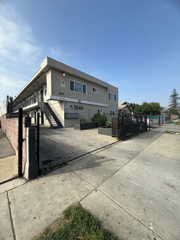 (AR/JO/EM:C) 1040 W. 91st Street - Photo 3 of 3