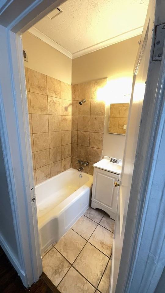 4052 N State St - Photo 4 of 15