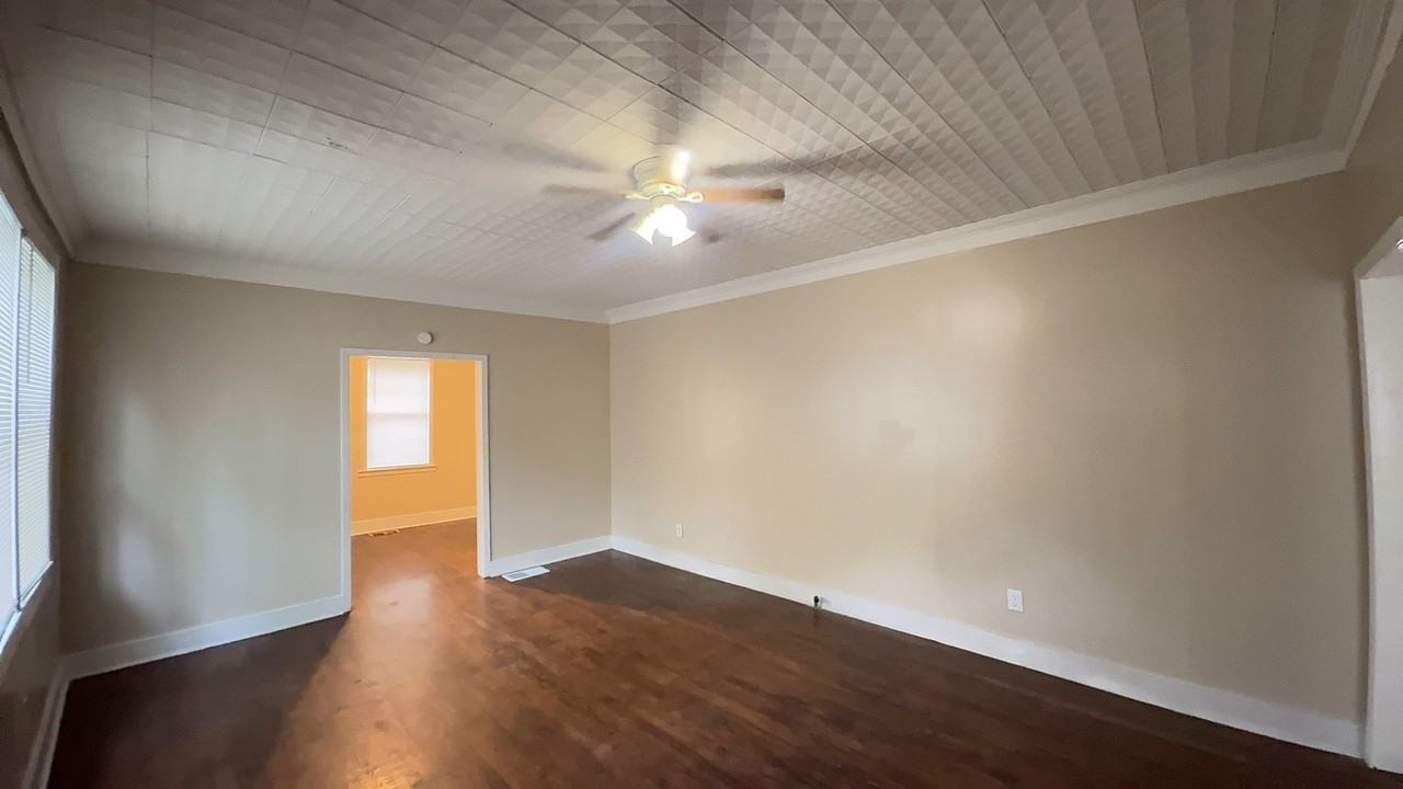 4052 N State St - Photo 4 of 15