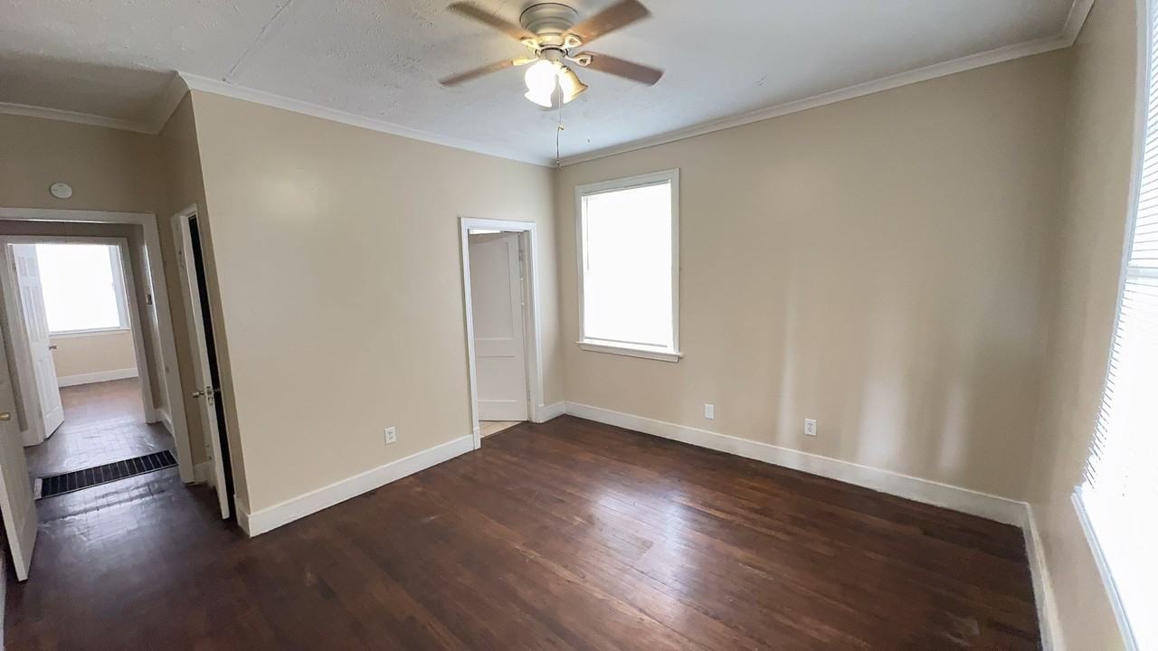 4052 N State St - Photo 5 of 15
