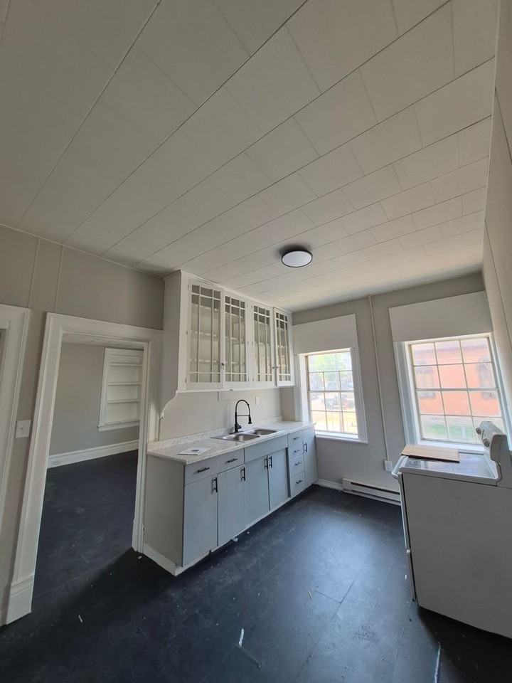 250 S Poplar St. - Photo 6 of 9