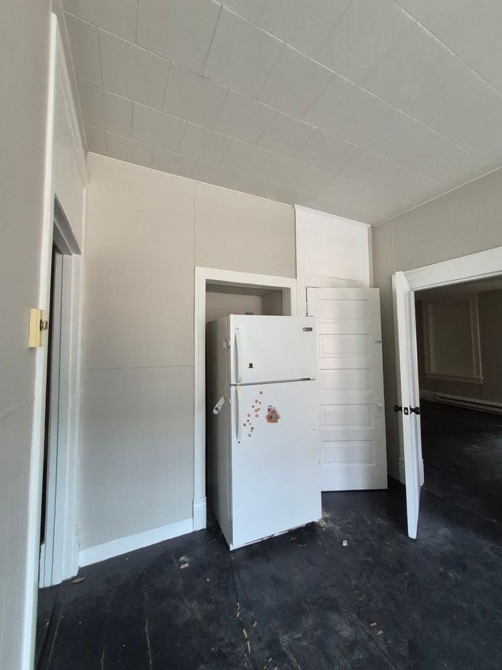 250 S Poplar St. - Photo 7 of 9