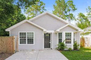 featured image of 1040 W 7th St