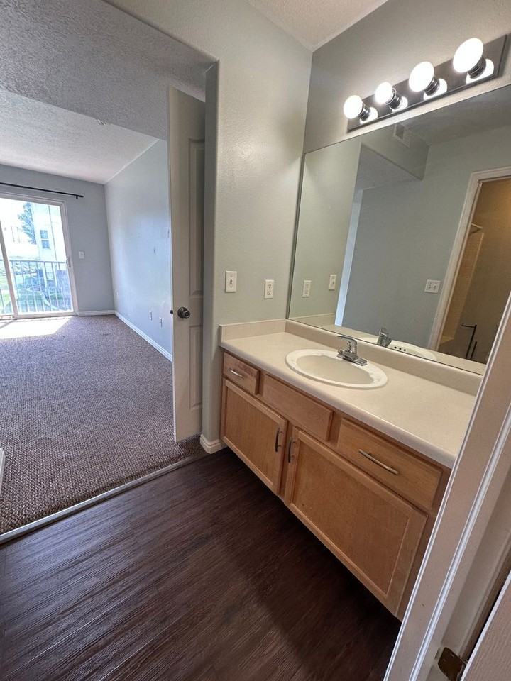 1403 S 1020 W - Photo 2 of 11
