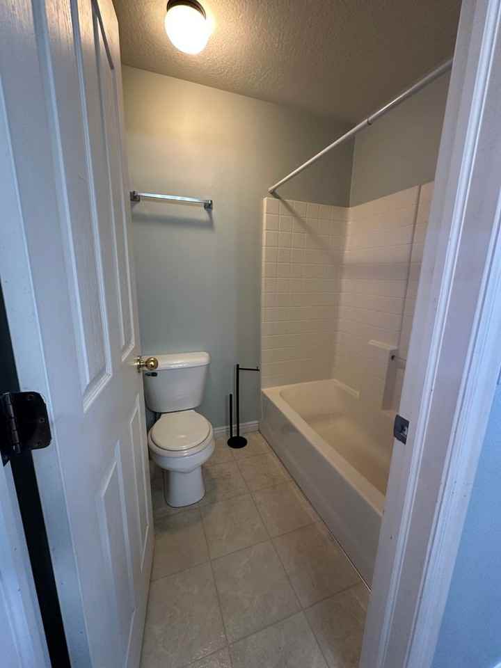 1403 S 1020 W - Photo 4 of 11