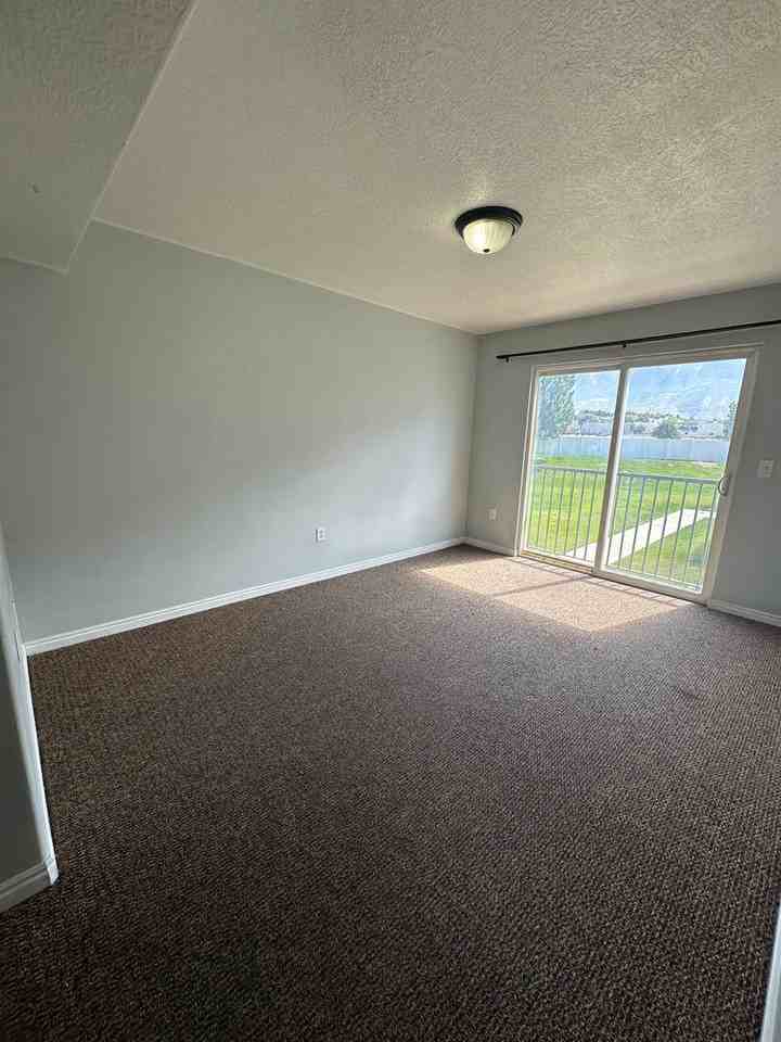 1403 S 1020 W - Photo 6 of 11