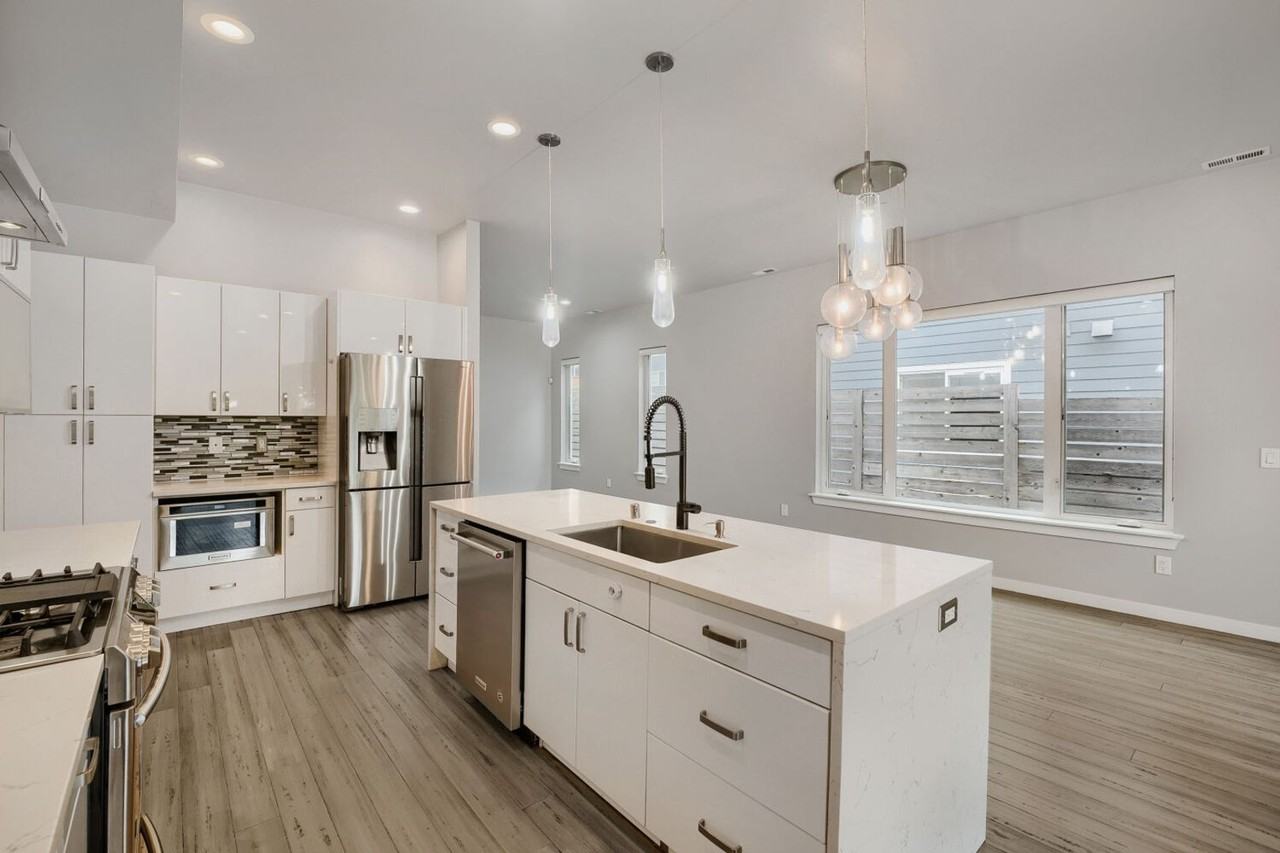 4736 25th Ave Sw - Photo 3 of 25