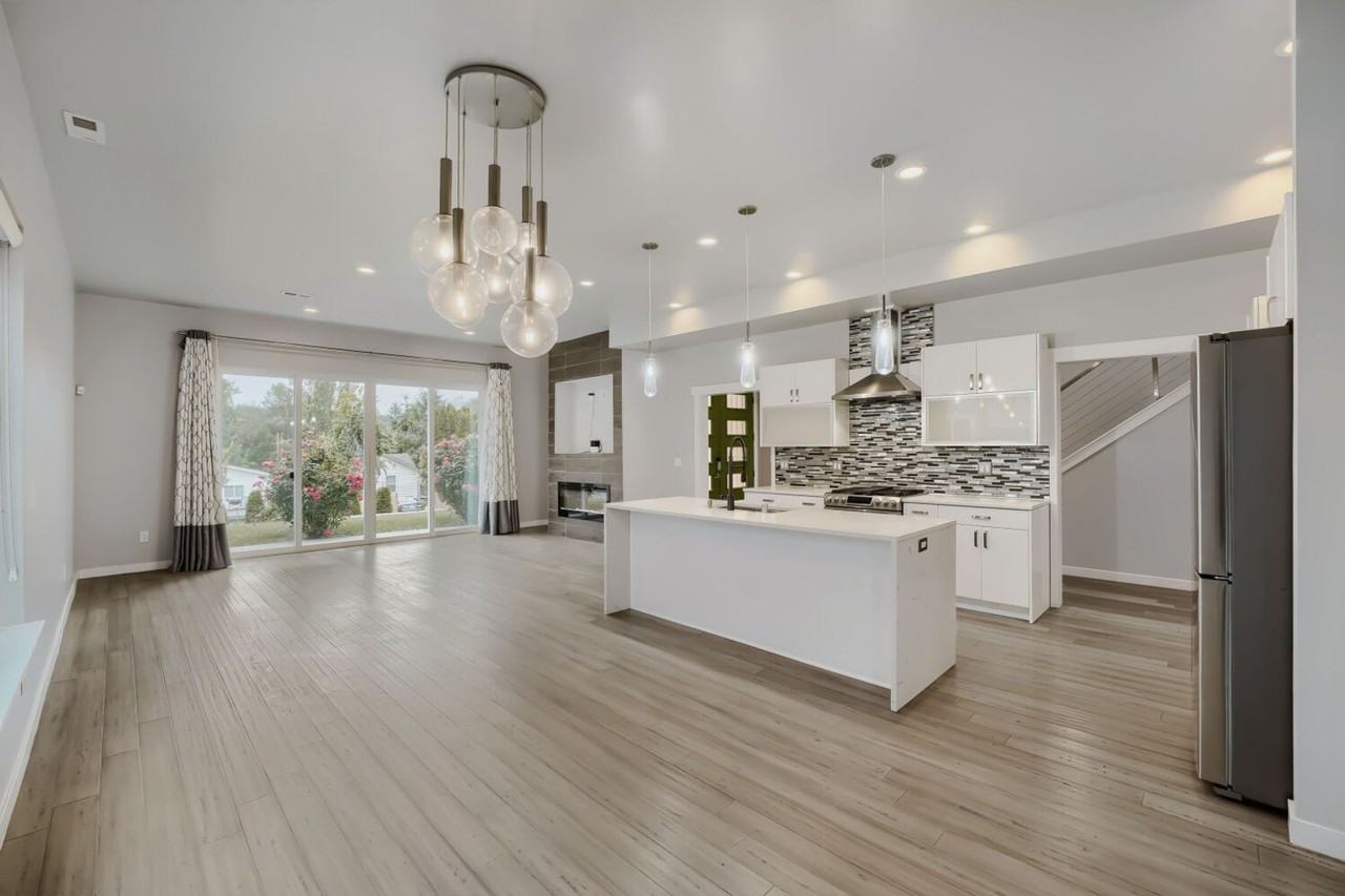 4736 25th Ave Sw - Photo 4 of 25