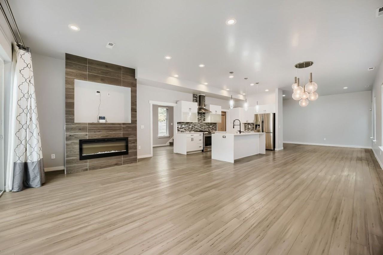 4736 25th Ave Sw - Photo 5 of 25