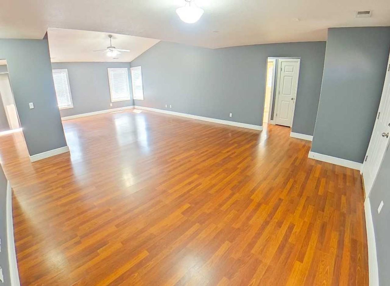 225 Walters Dr - Photo 2 of 13