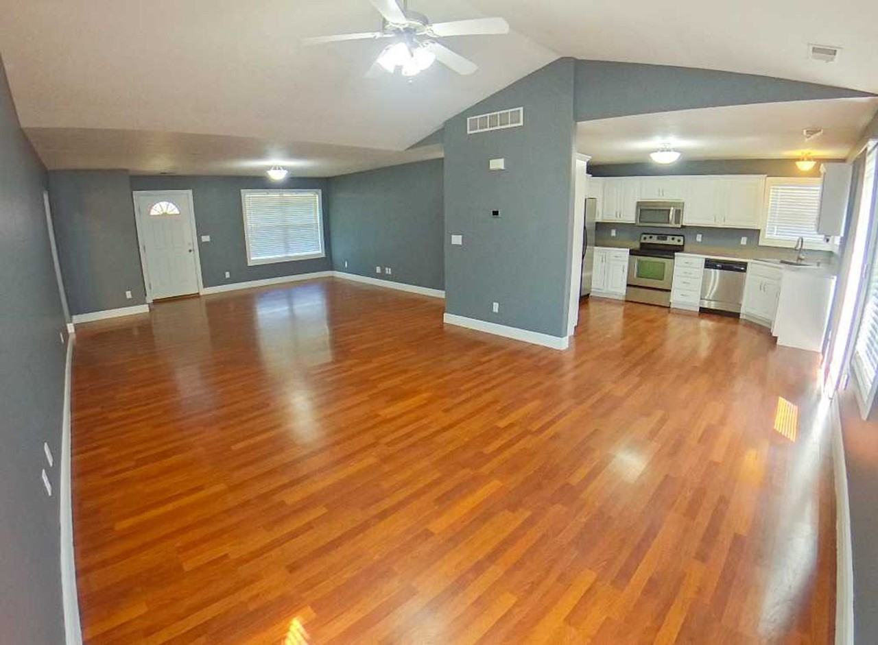 225 Walters Dr - Photo 3 of 13