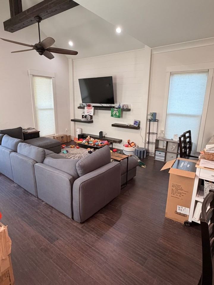2708 Burns St - Photo 2 of 21