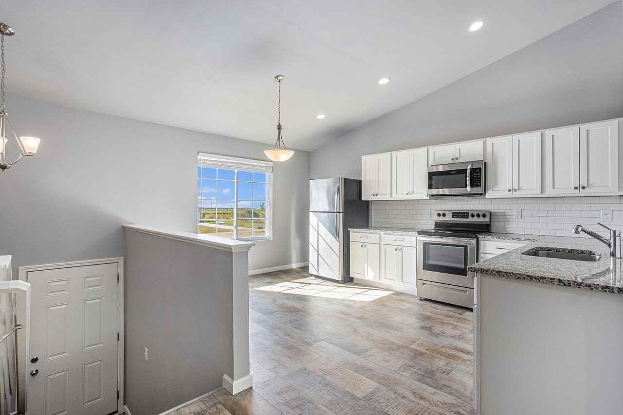121 Mackenzie St - Photo 6 of 23