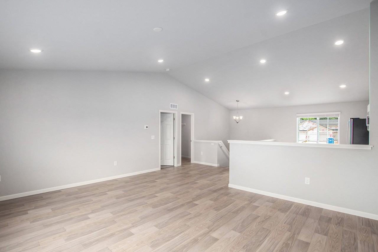 123 Mackenzie St - Photo 7 of 23