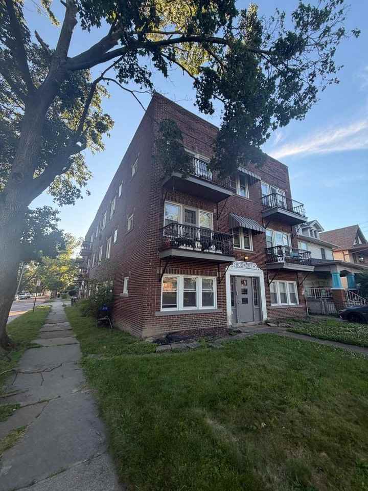 3438 Bosworth Rd - Photo 3 of 29