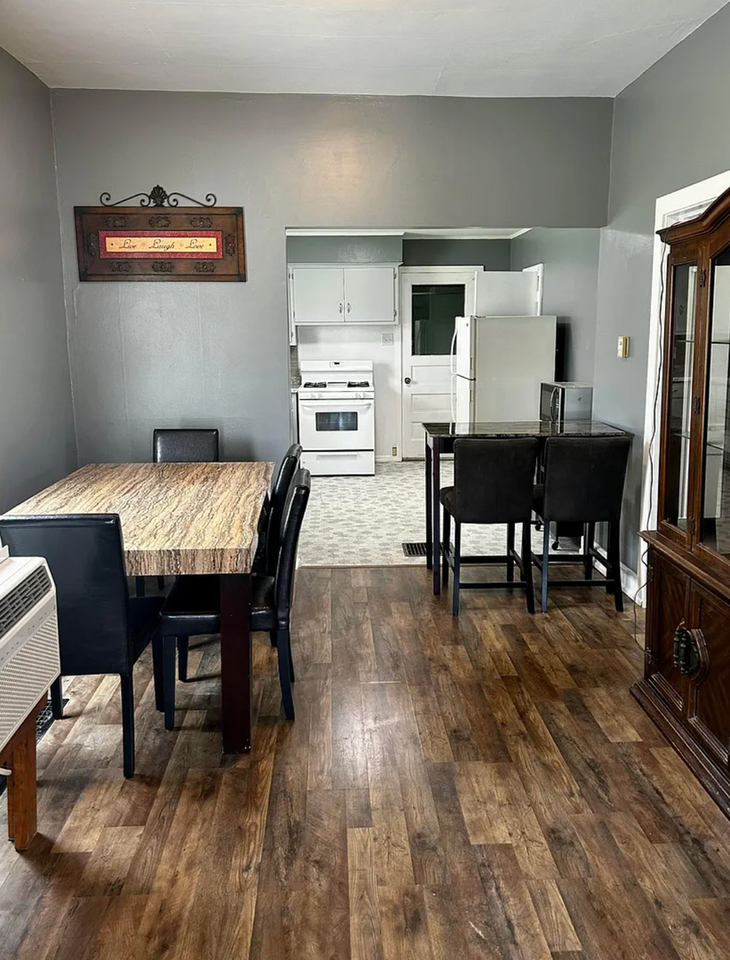2956 Hiawatha St - Photo 2 of 8
