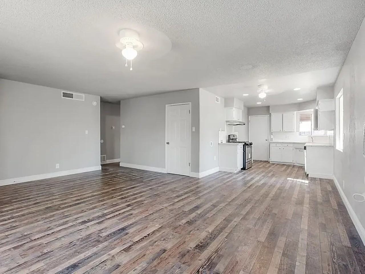 1185 Lincolnwood Cir - Photo 4 of 11