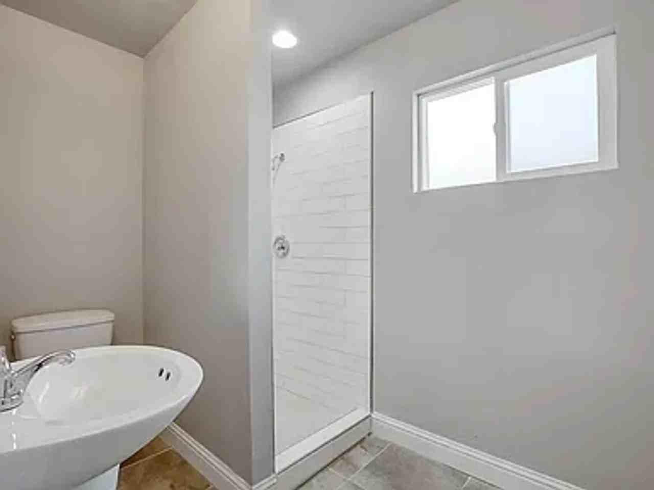 1185 Lincolnwood Cir - Photo 5 of 10