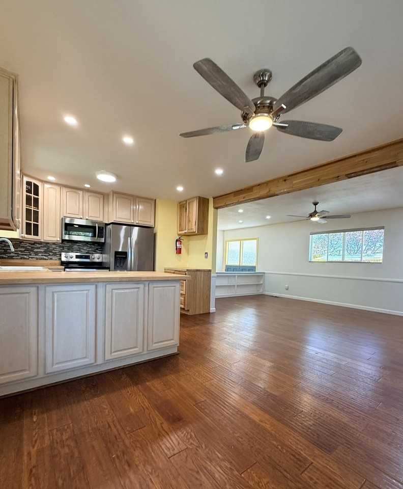 2245 Sandia Dr - Photo 6 of 30