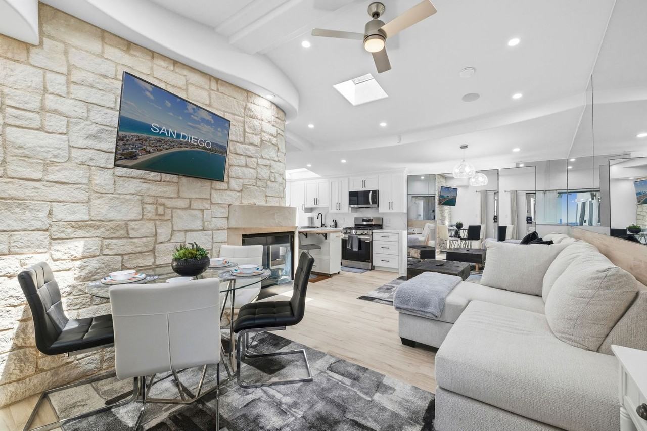 3443 Ocean Front Walk - Photo 4 of 17