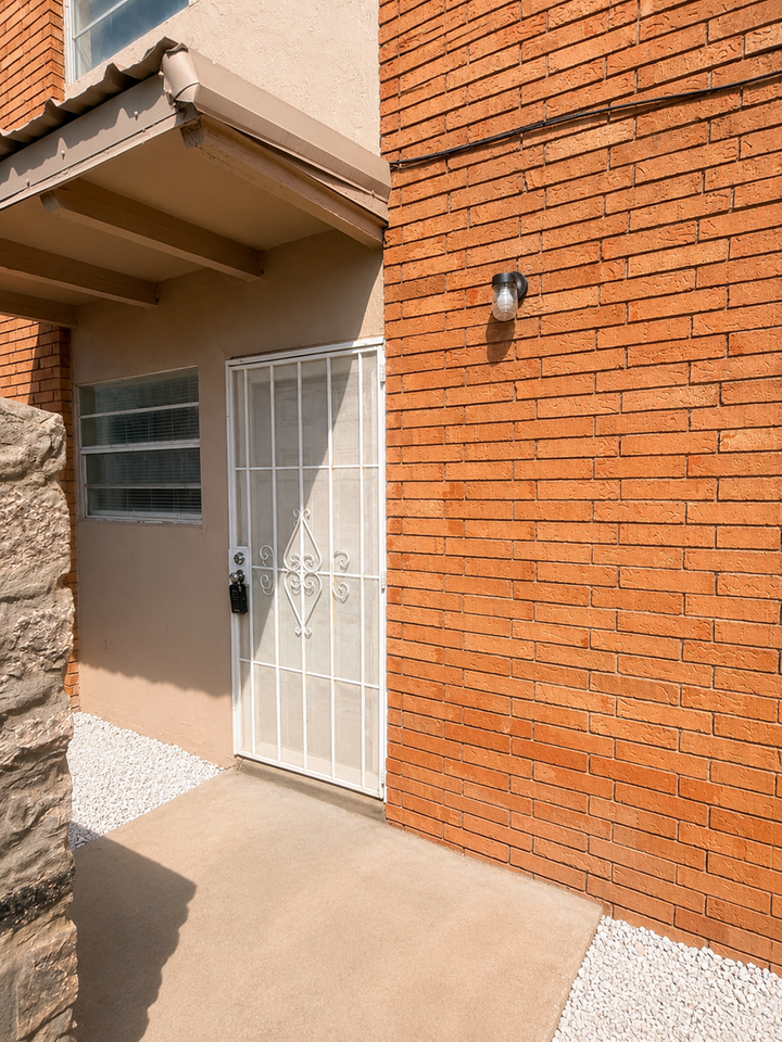 1491 Alamo St - Photo 2 of 8