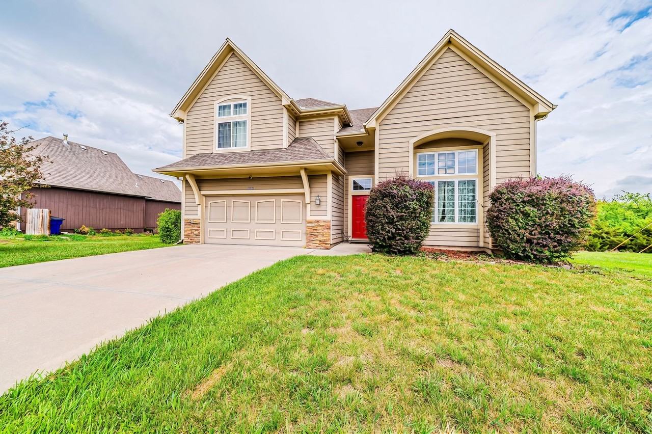 2608 Brooke Bnd - Photo 2 of 41