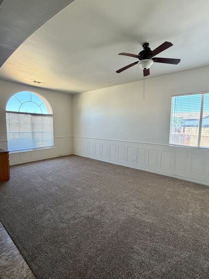 118 Emerald Isle Way - Photo 4 of 35