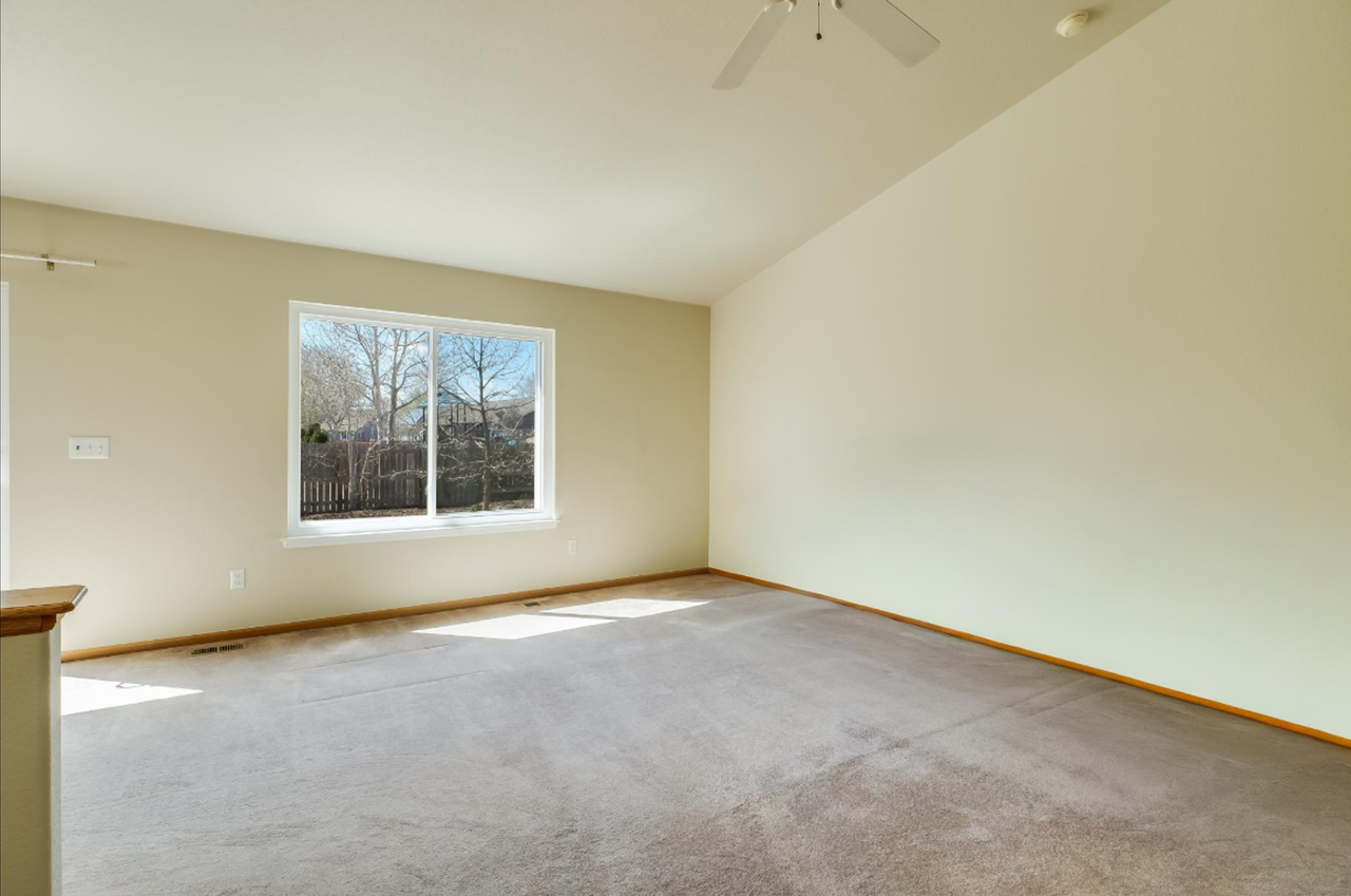 883 Emerald Dr - Photo 2 of 25