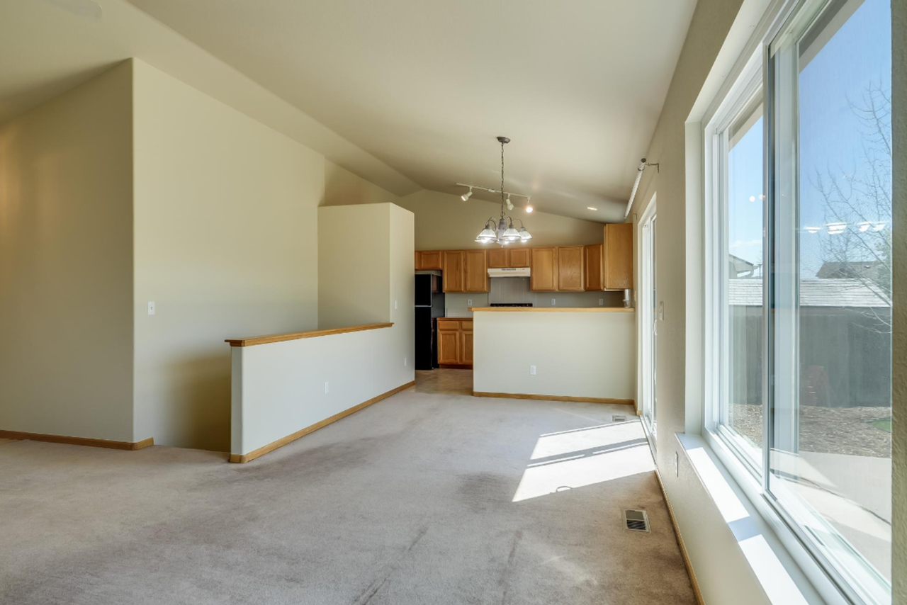 883 Emerald Dr - Photo 4 of 25