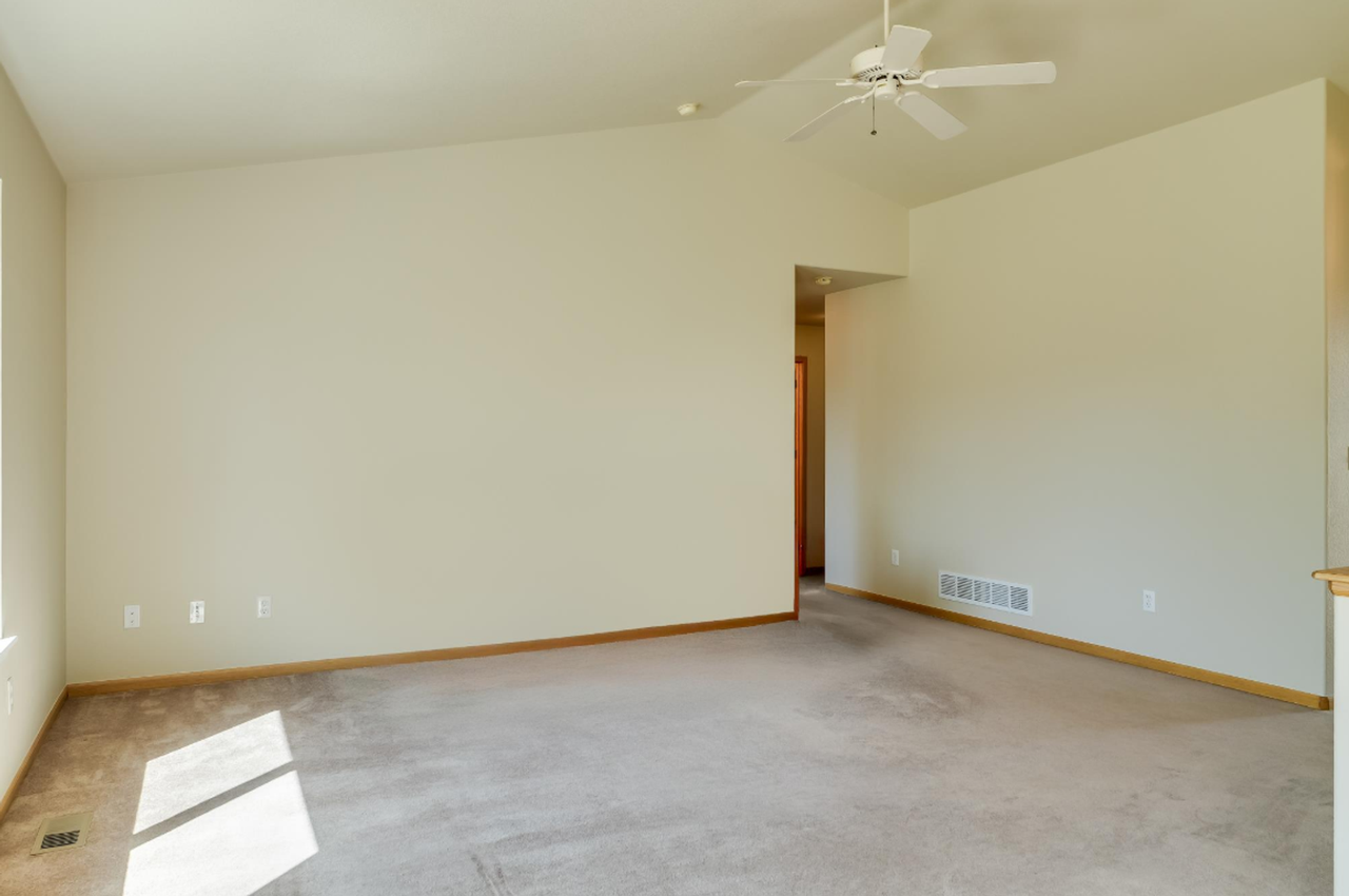 883 Emerald Dr - Photo 6 of 25