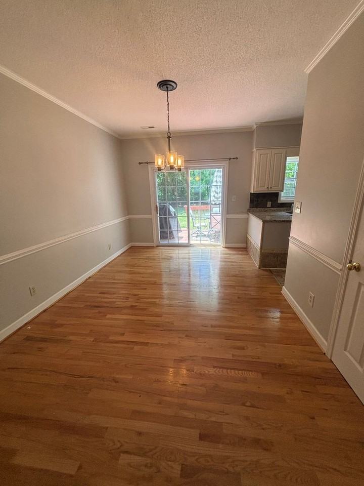 277 N Oak Ave - Photo 3 of 22
