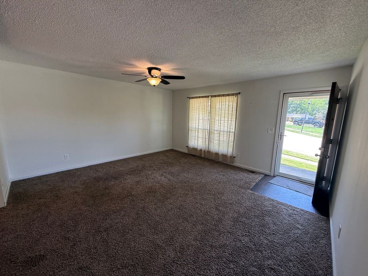 5360 Glencullen Way - Photo 4 of 37