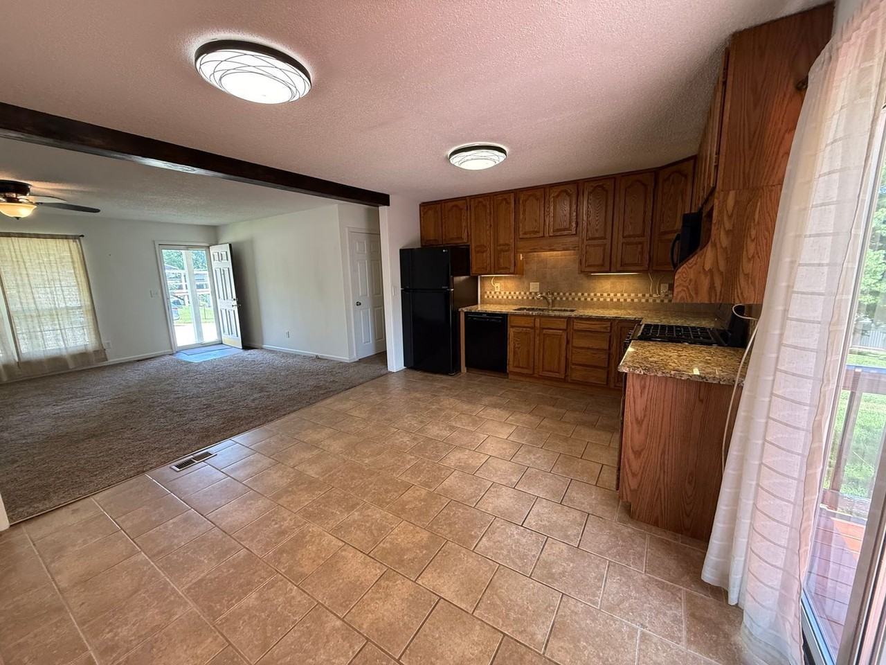 5360 Glencullen Way - Photo 7 of 37
