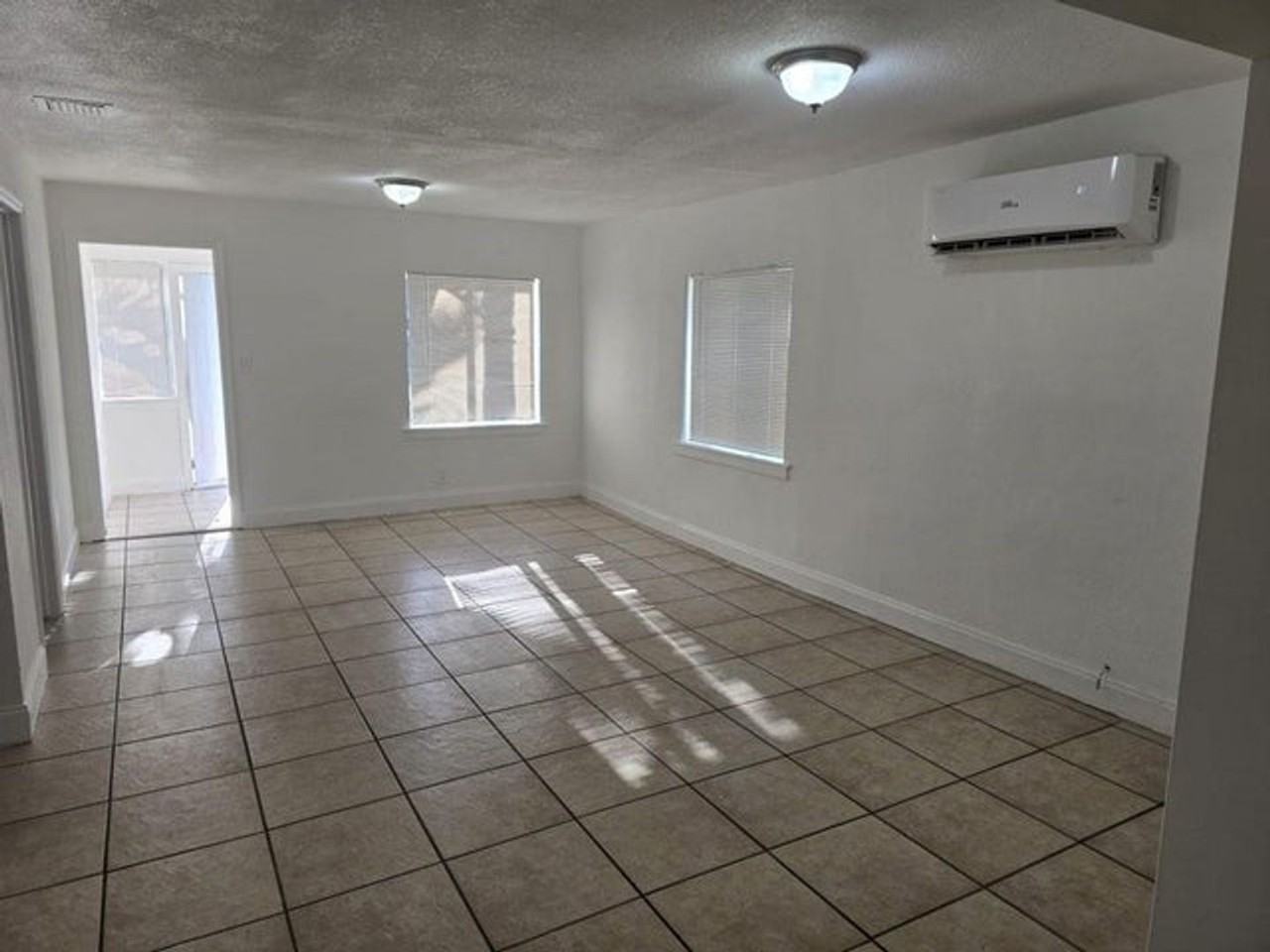 5431 Nw 30th Ave - Photo 6 of 11