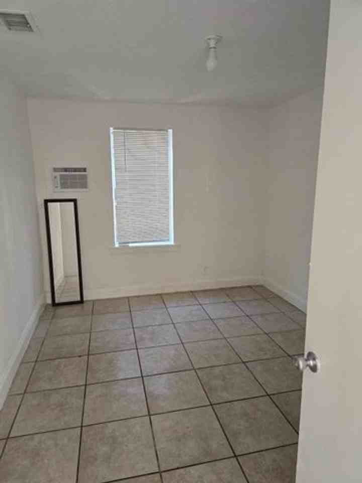 5431 Nw 30th Ave - Photo 7 of 11