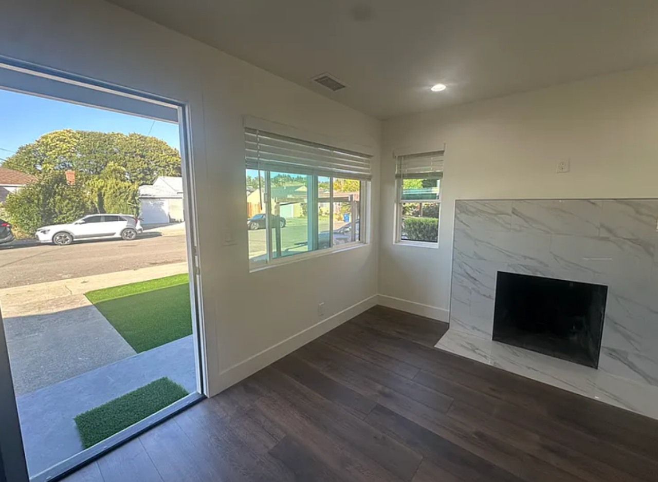 24659 Joanne St - Photo 4 of 13