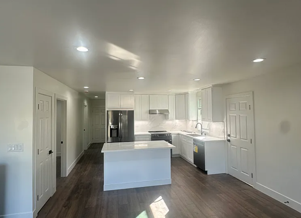 24659 Joanne St - Photo 5 of 13