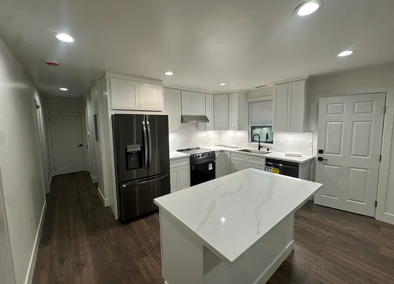 24659 Joanne St - Photo 6 of 13