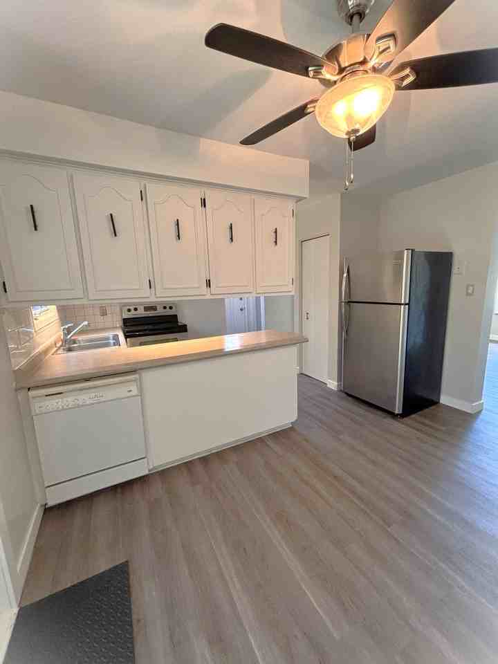 833 Assiniboine Cres #1 - Photo 3 of 17
