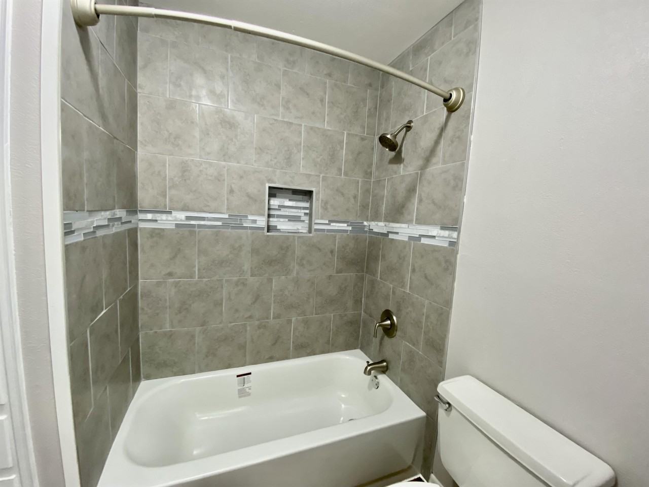 6824 Edmond Ave - Photo 7 of 14