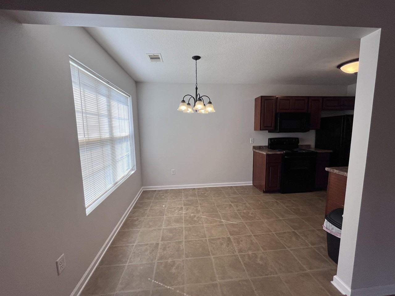 206 N Bridgeport Dr #1 - Photo 4 of 9